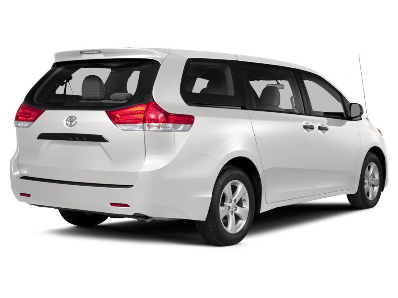 2014 Toyota Sienna SE 8 Passenger Photo