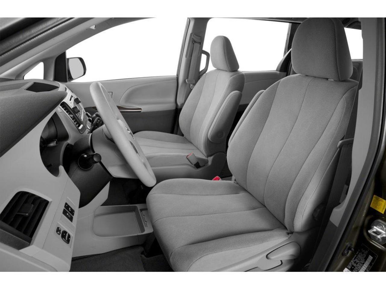 2014 Toyota Sienna SE 8 Passenger Photo