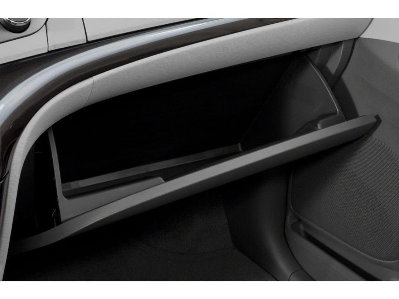 2014 Toyota Sienna SE 8 Passenger Photo