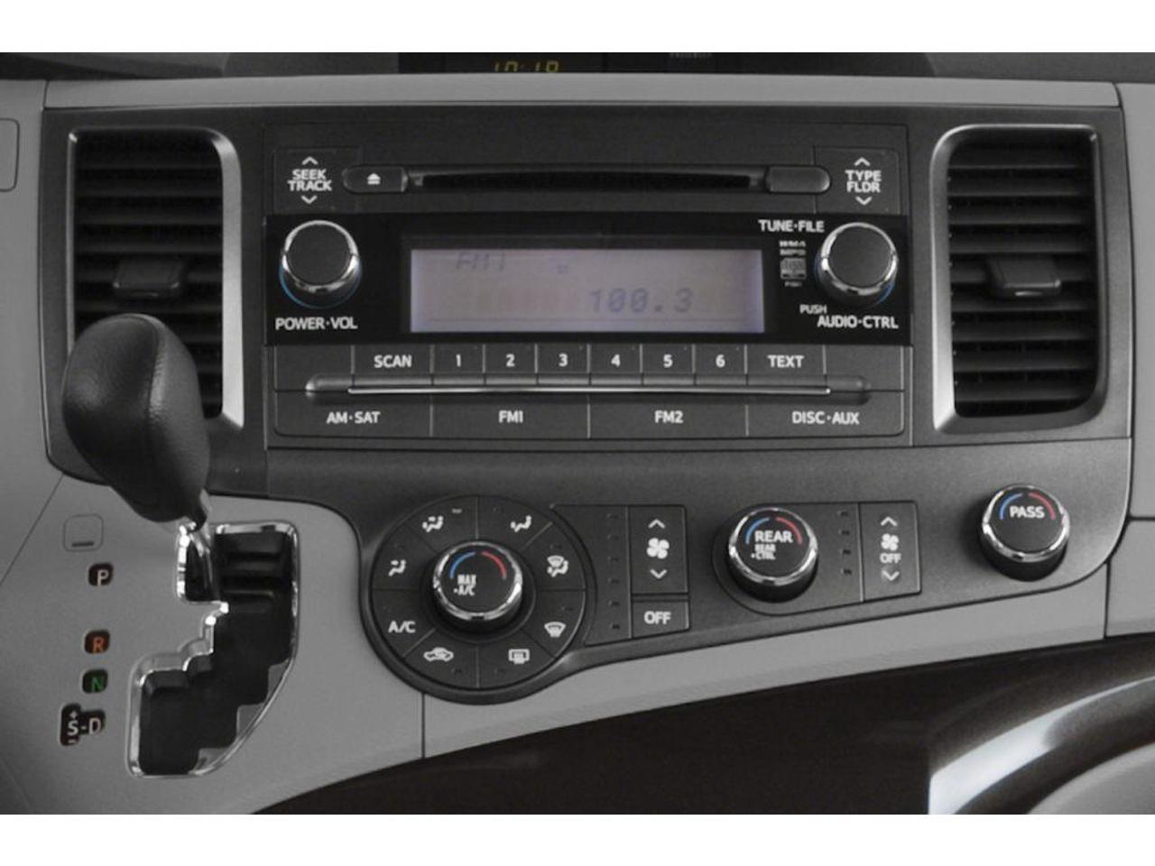 2014 Toyota Sienna SE 8 Passenger Photo