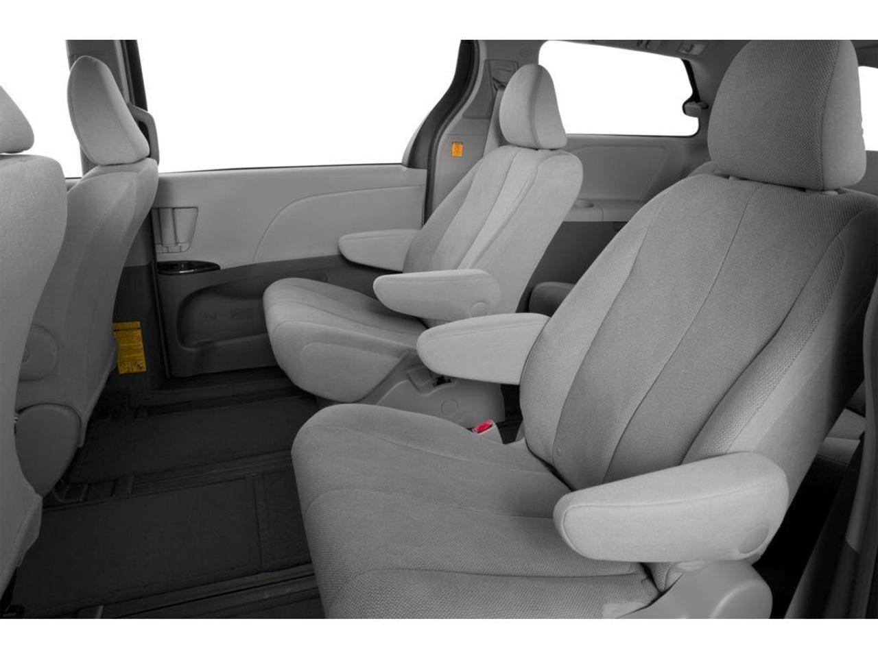 2014 Toyota Sienna SE 8 Passenger Photo