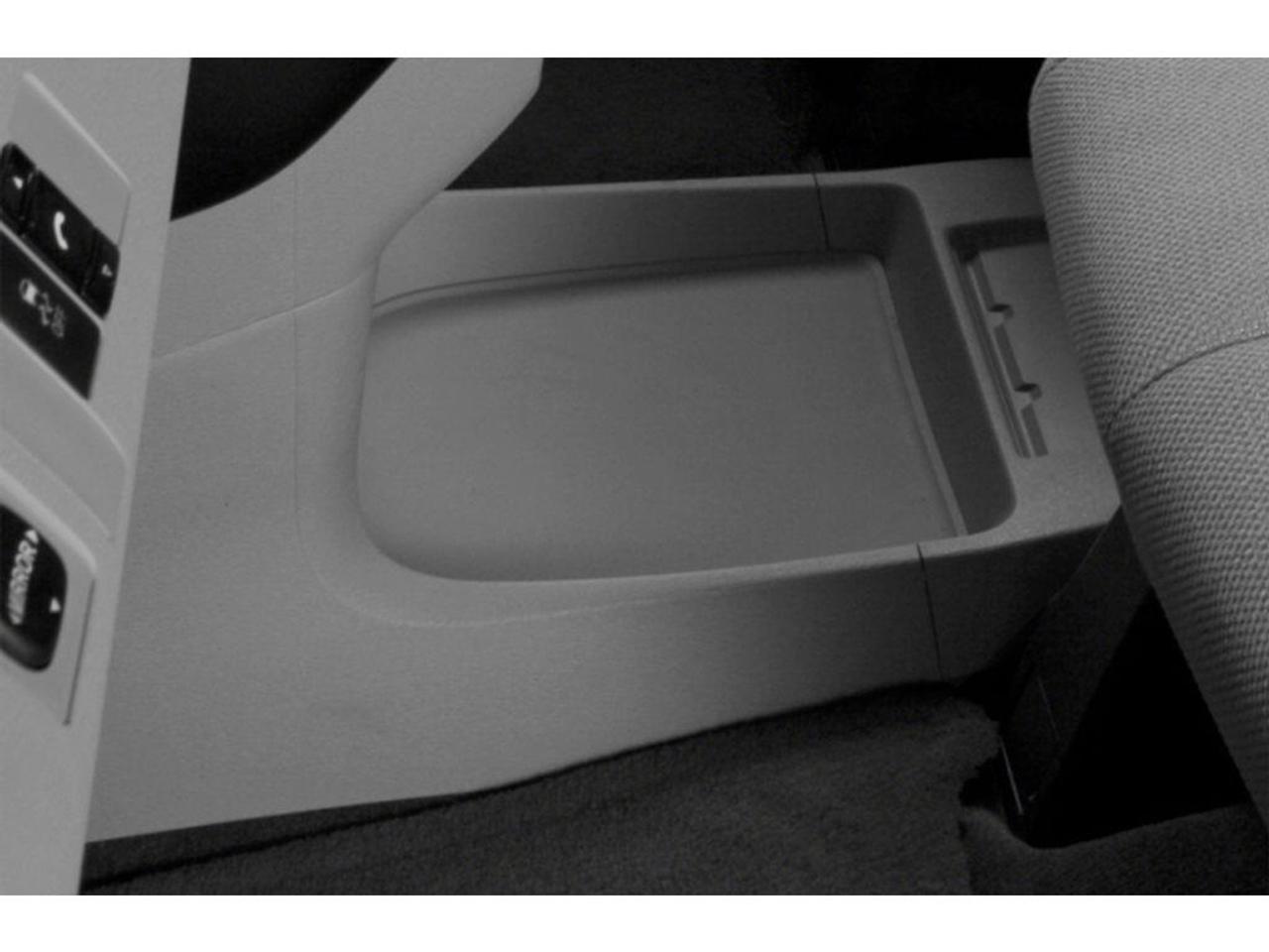2014 Toyota Sienna SE 8 Passenger Photo