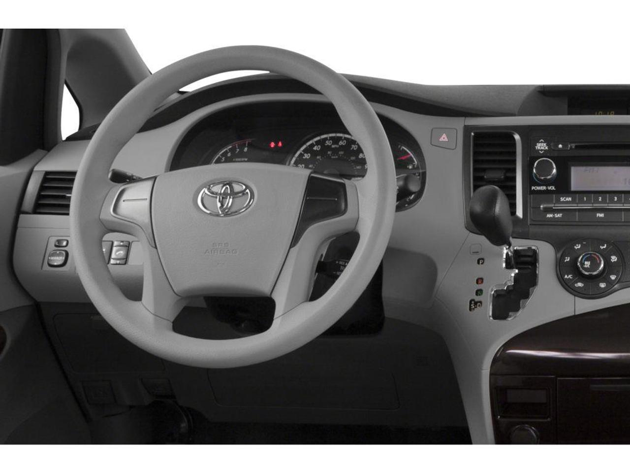 2014 Toyota Sienna SE 8 Passenger Photo