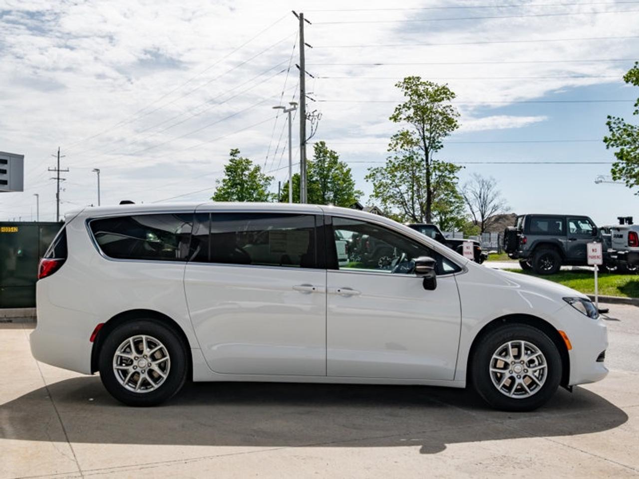 2027 Dodge Grand Caravan SXT Photo