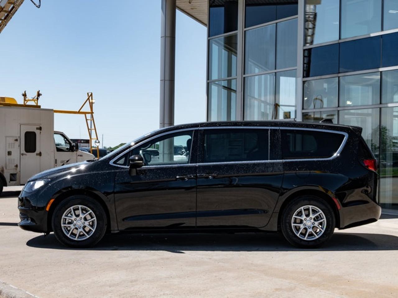 2027 Dodge Grand Caravan SXT Photo