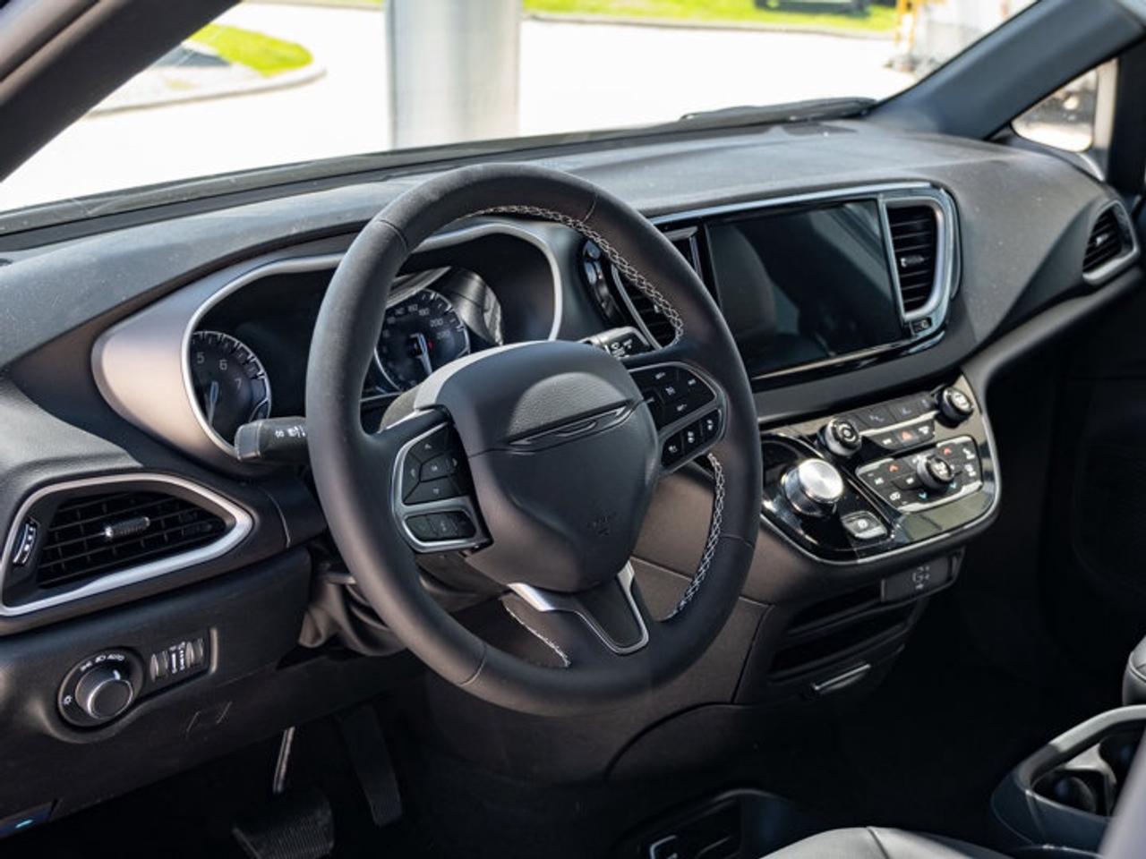 2027 Dodge Grand Caravan SXT Photo