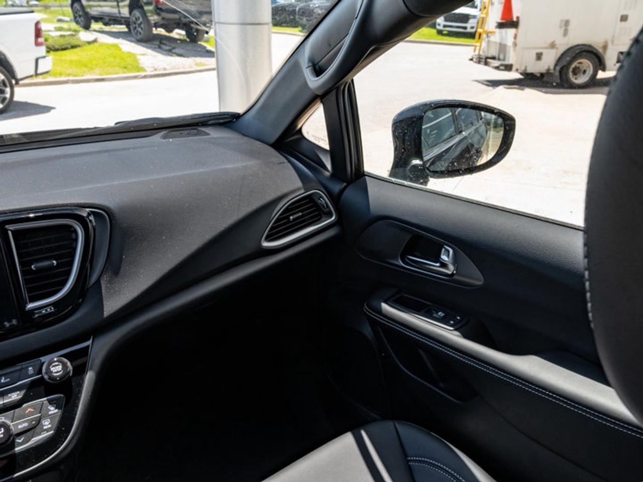 2027 Dodge Grand Caravan SXT Photo