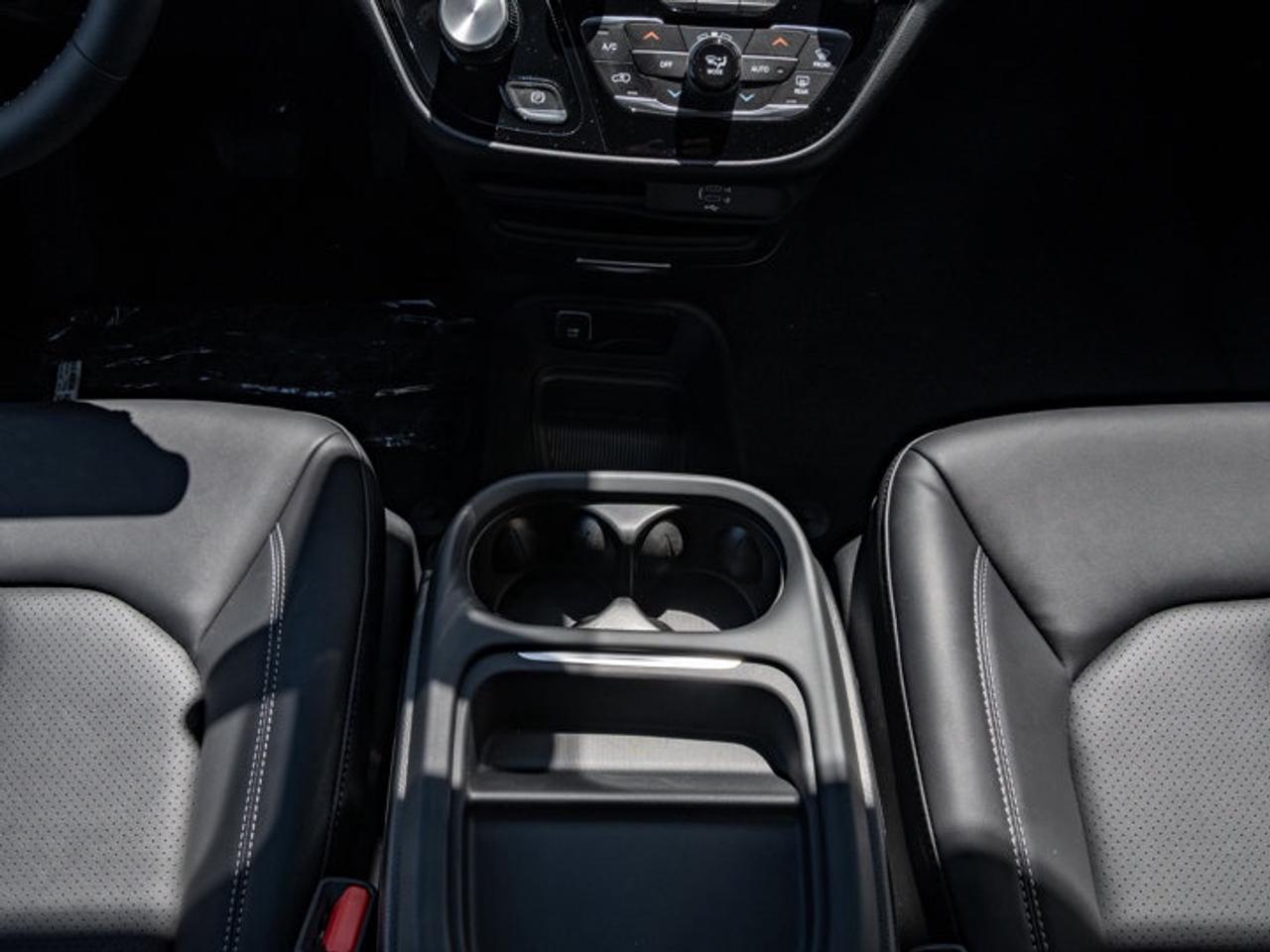 2027 Dodge Grand Caravan SXT Photo