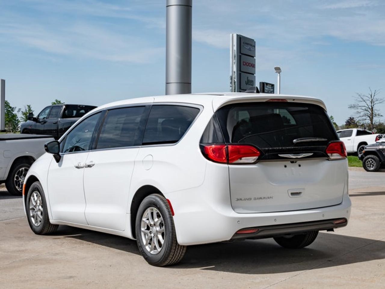 2027 Dodge Grand Caravan SXT Photo