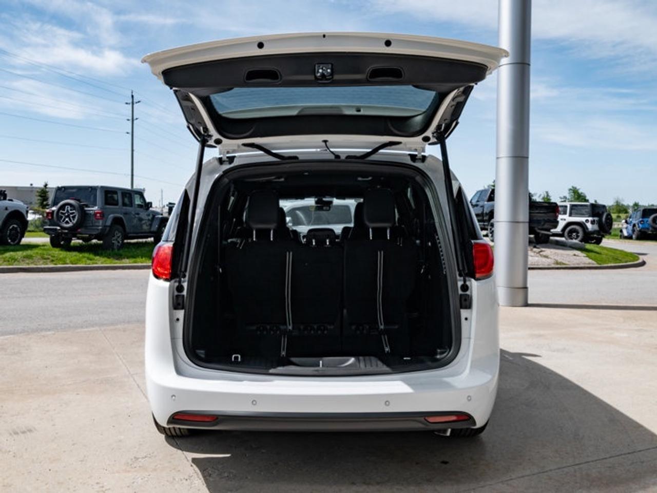 2027 Dodge Grand Caravan SXT Photo