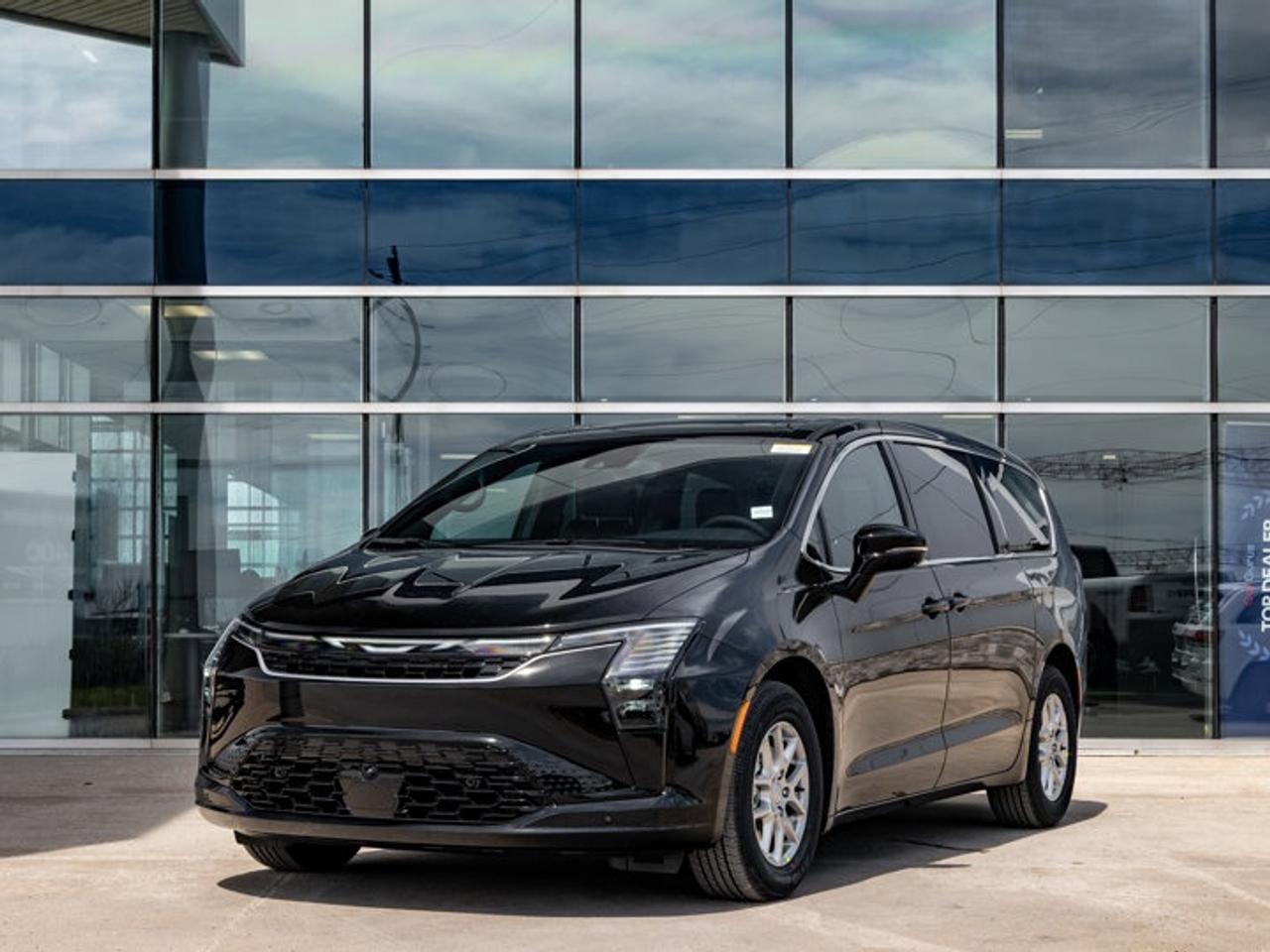 2027 Chrysler Pacifica Select Photo