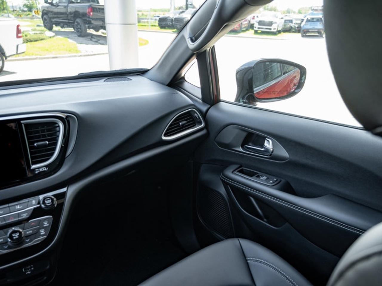 2027 Dodge Grand Caravan SXT Photo