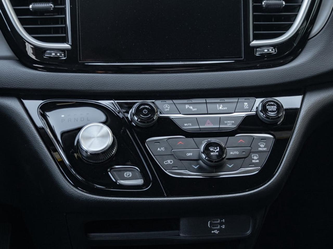 2027 Dodge Grand Caravan SXT Photo