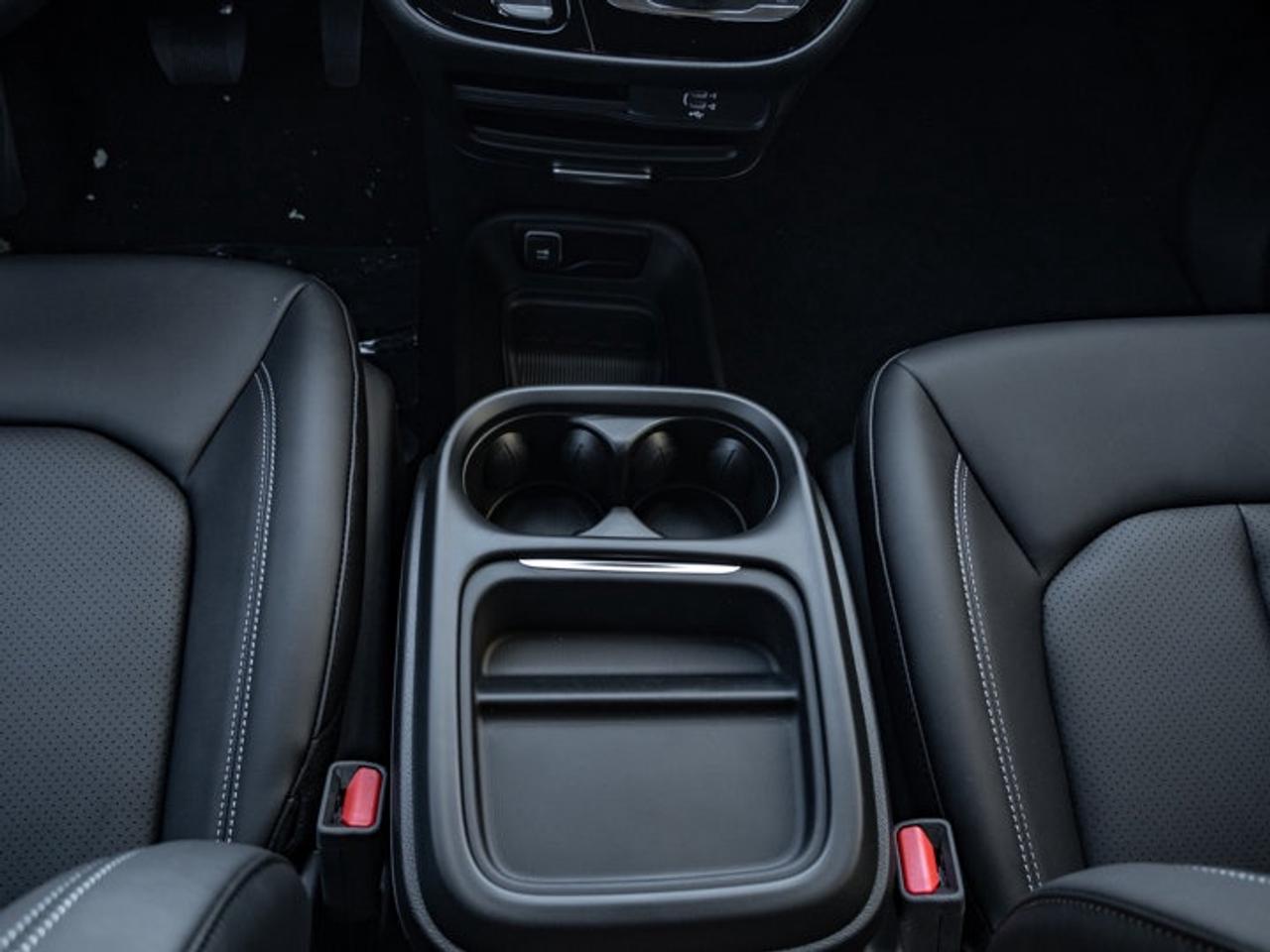 2027 Dodge Grand Caravan SXT Photo