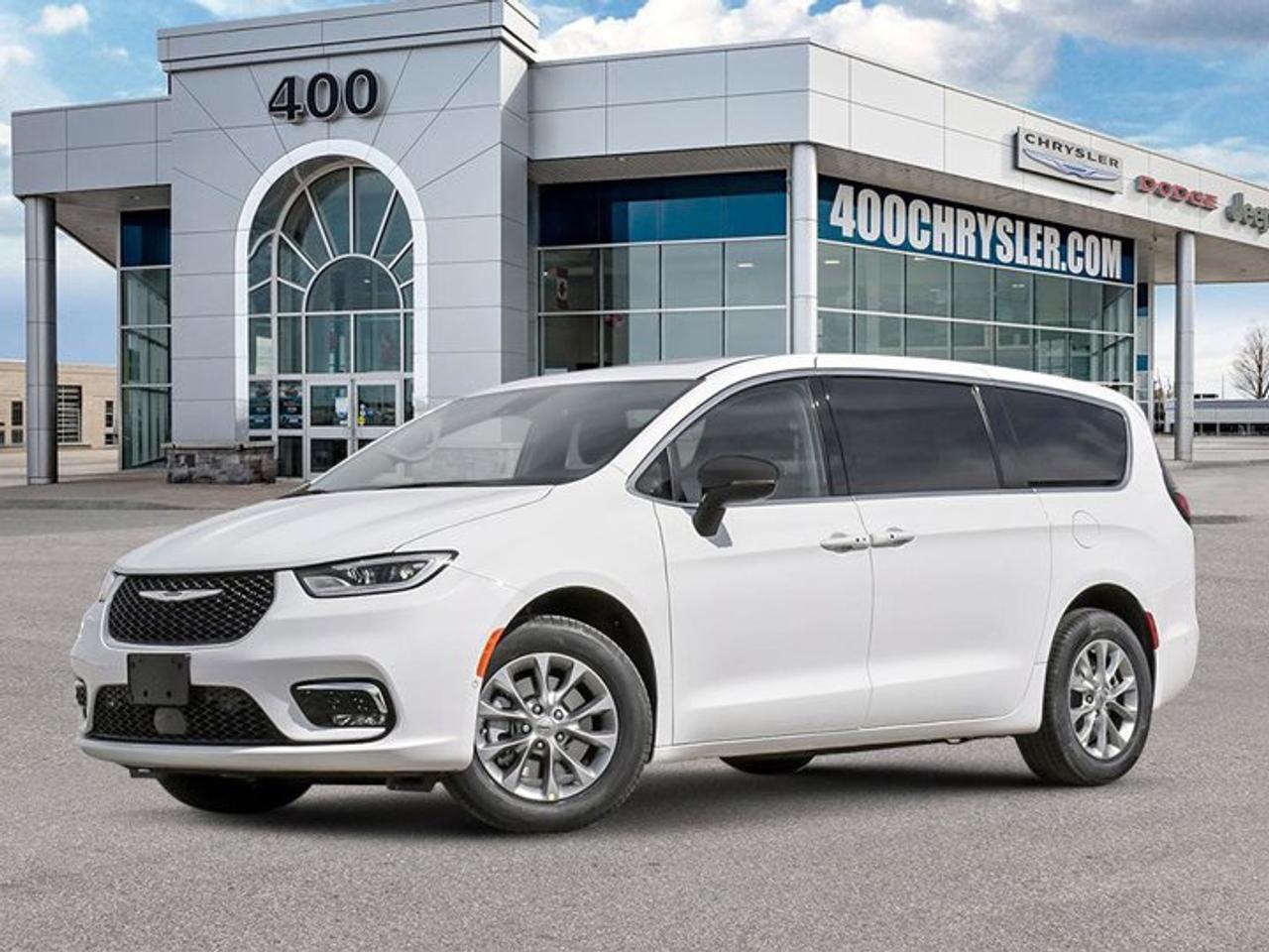 2027 Chrysler Pacifica Select Photo