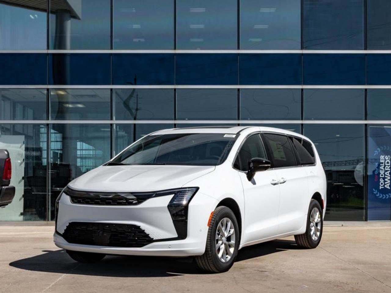 2027 Chrysler Pacifica Select Photo