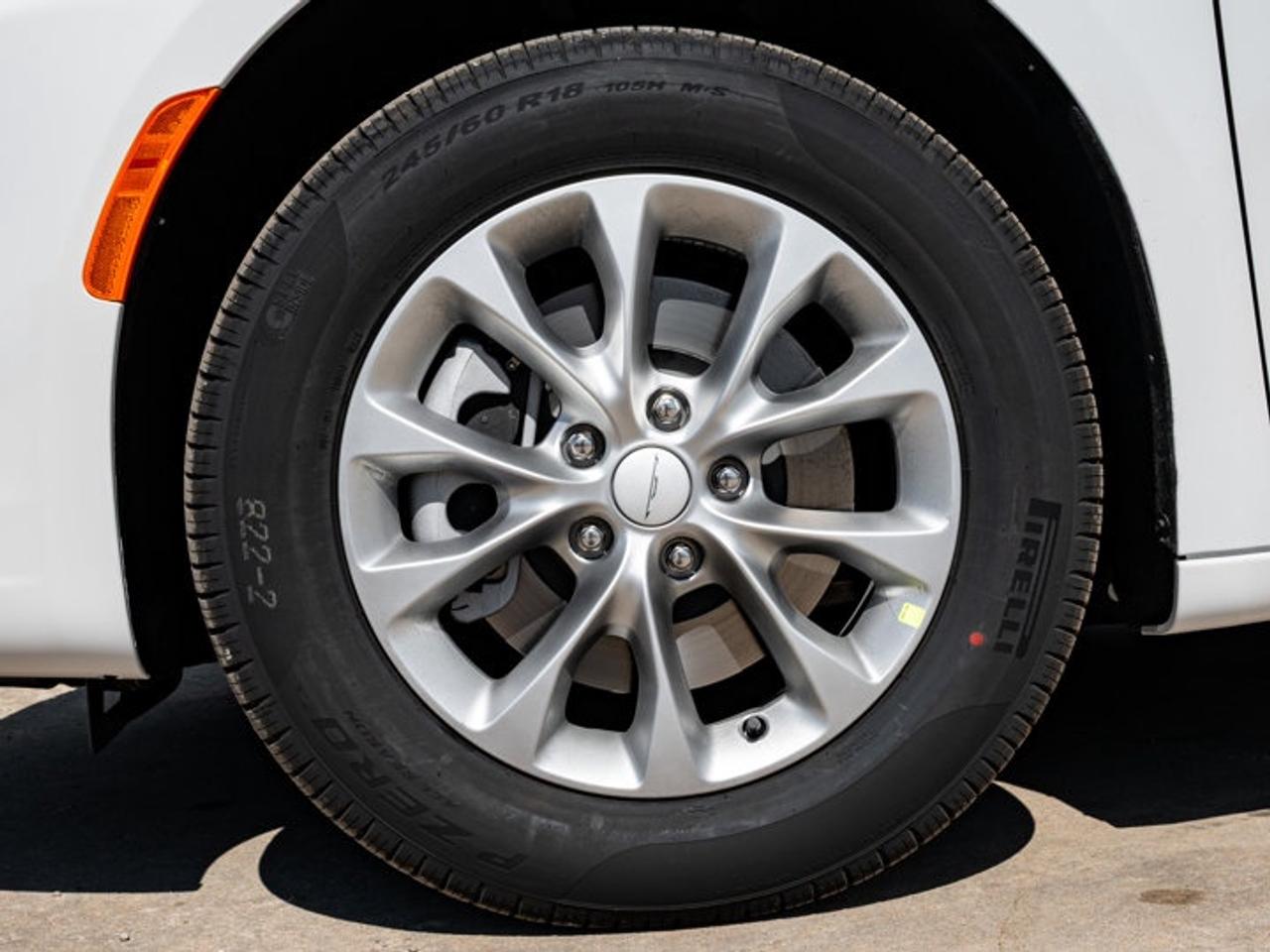 2027 Chrysler Pacifica Select Photo