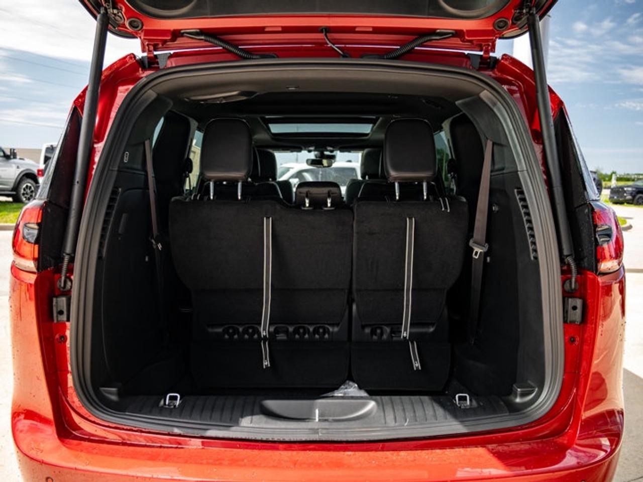 2027 Chrysler Pacifica Select Photo
