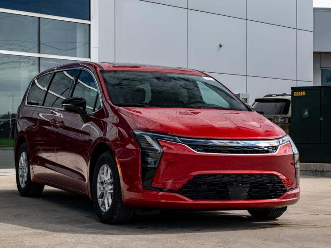 2027 Chrysler Pacifica Select Photo