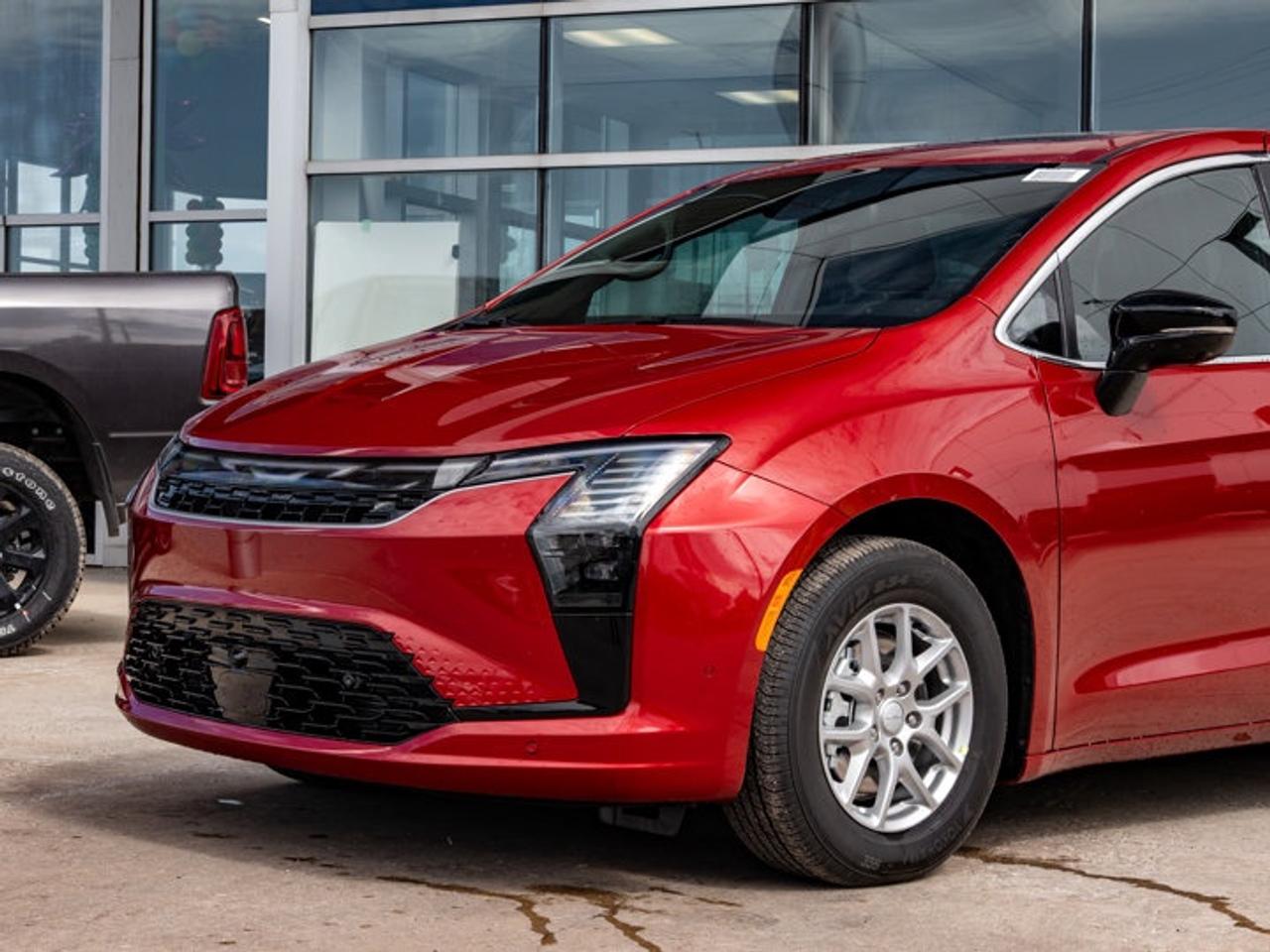 2027 Chrysler Pacifica Select Photo