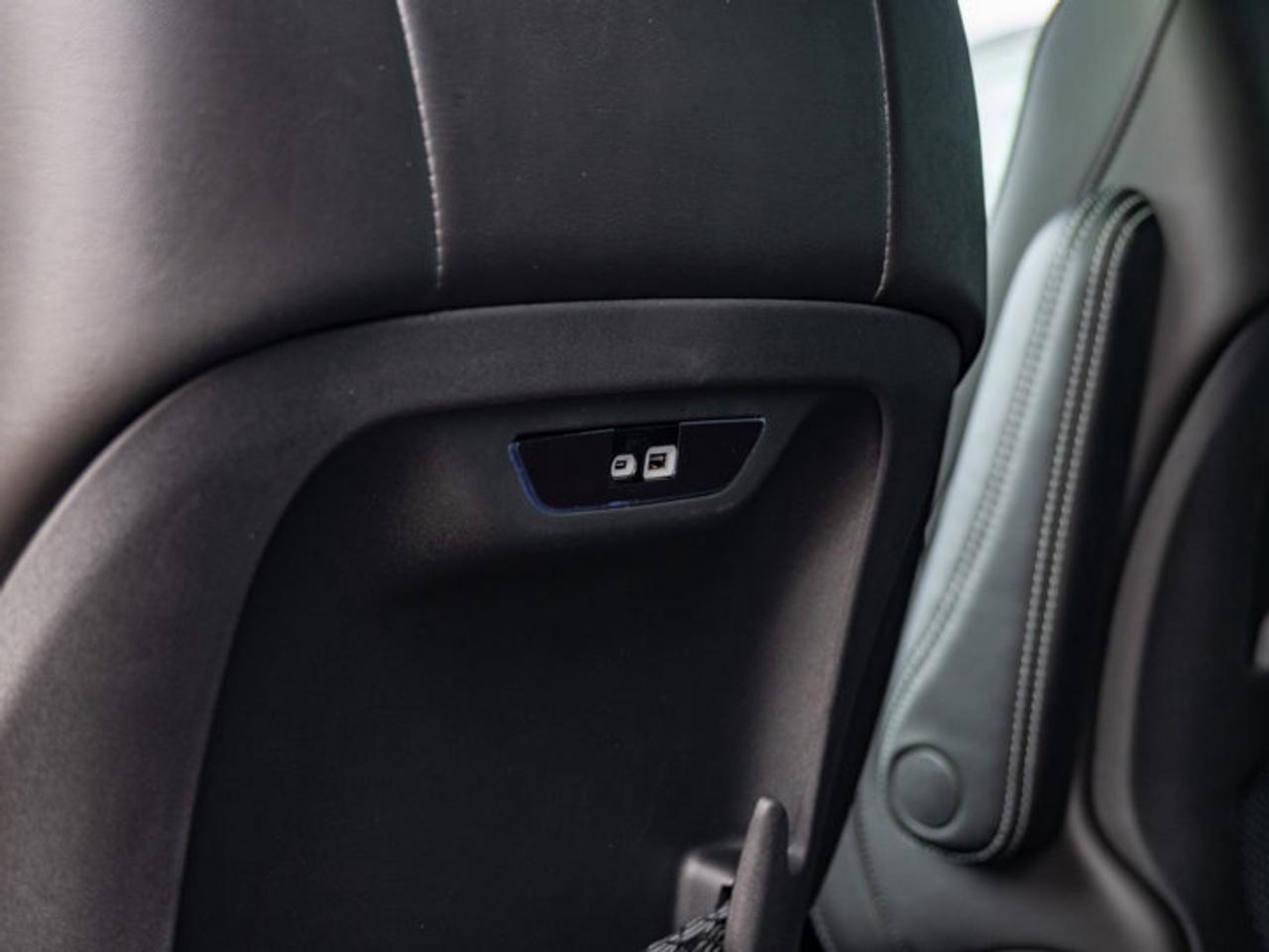2027 Chrysler Pacifica Select Photo