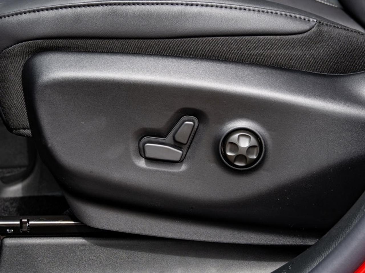 2027 Chrysler Pacifica Select Photo