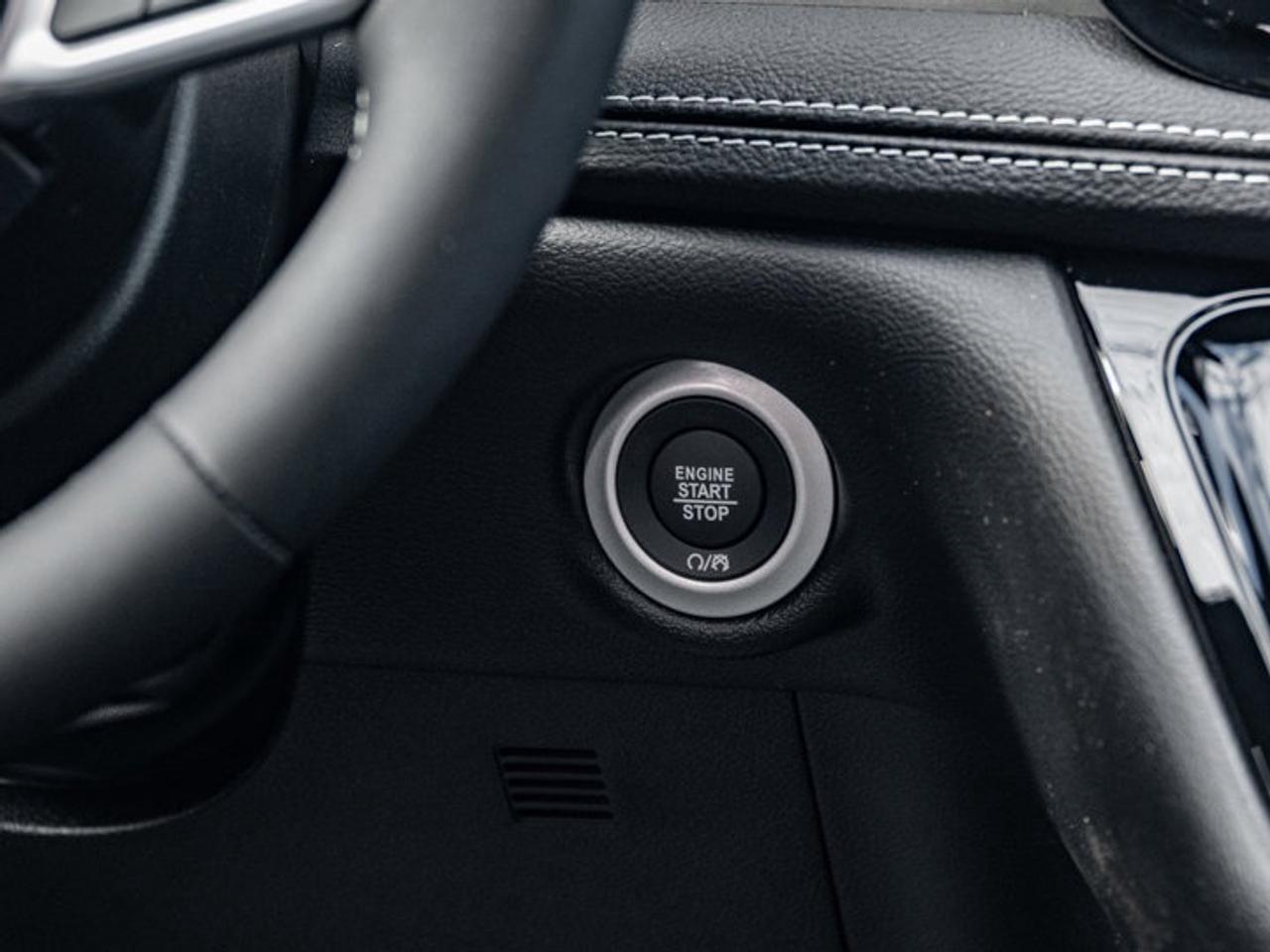 2027 Chrysler Pacifica Select Photo