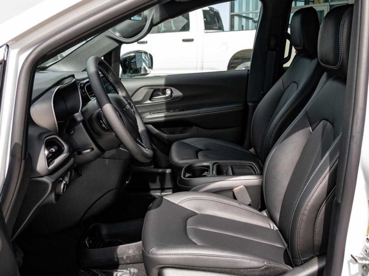 2027 Dodge Grand Caravan SXT Photo