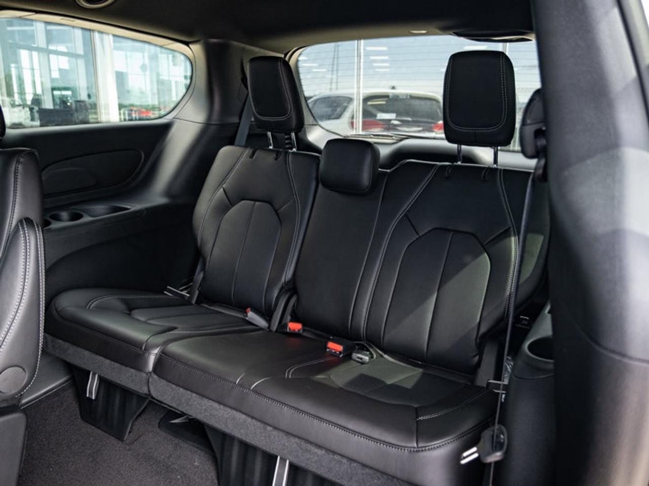 2027 Dodge Grand Caravan SXT Photo
