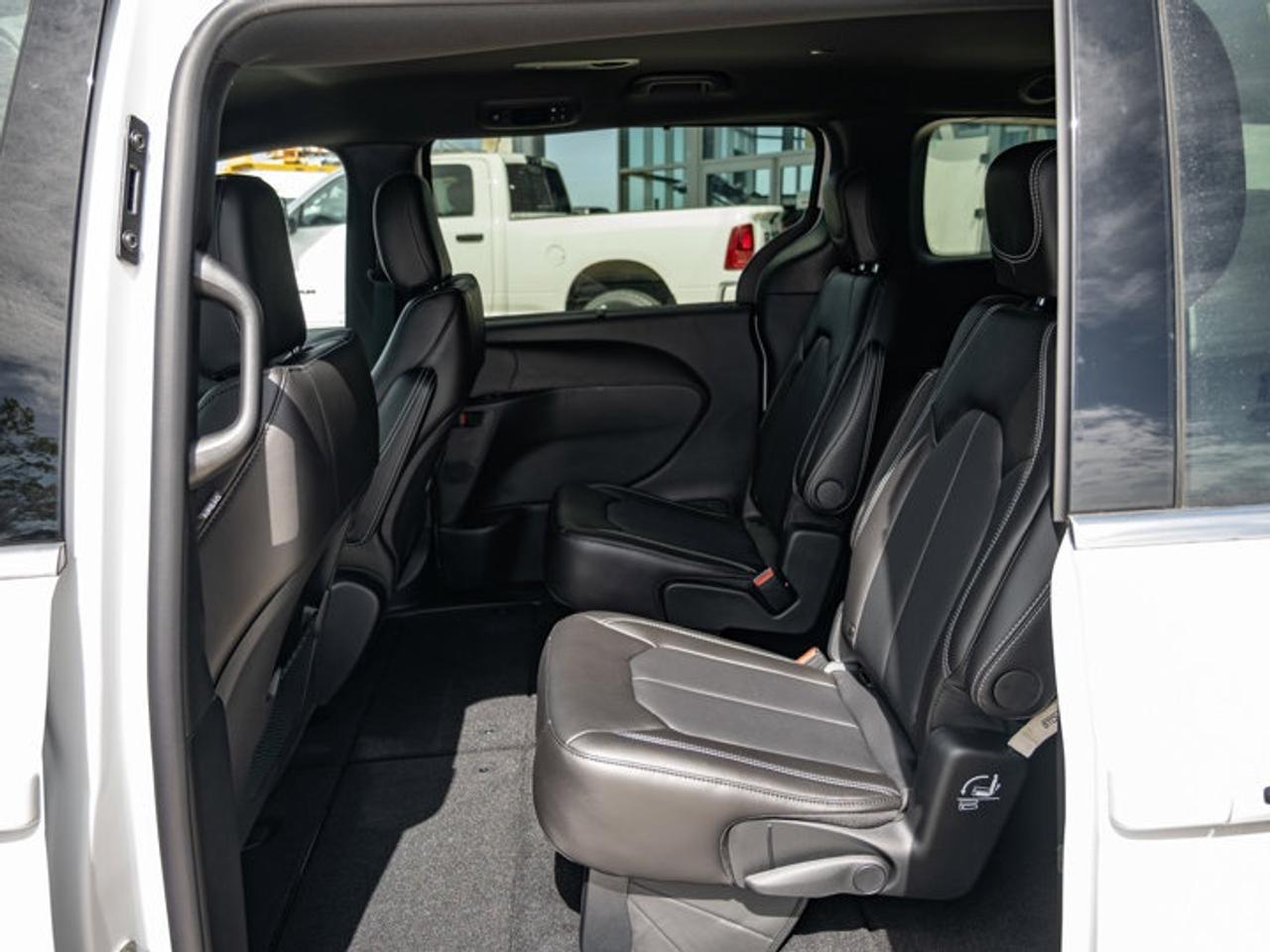 2027 Dodge Grand Caravan SXT Photo