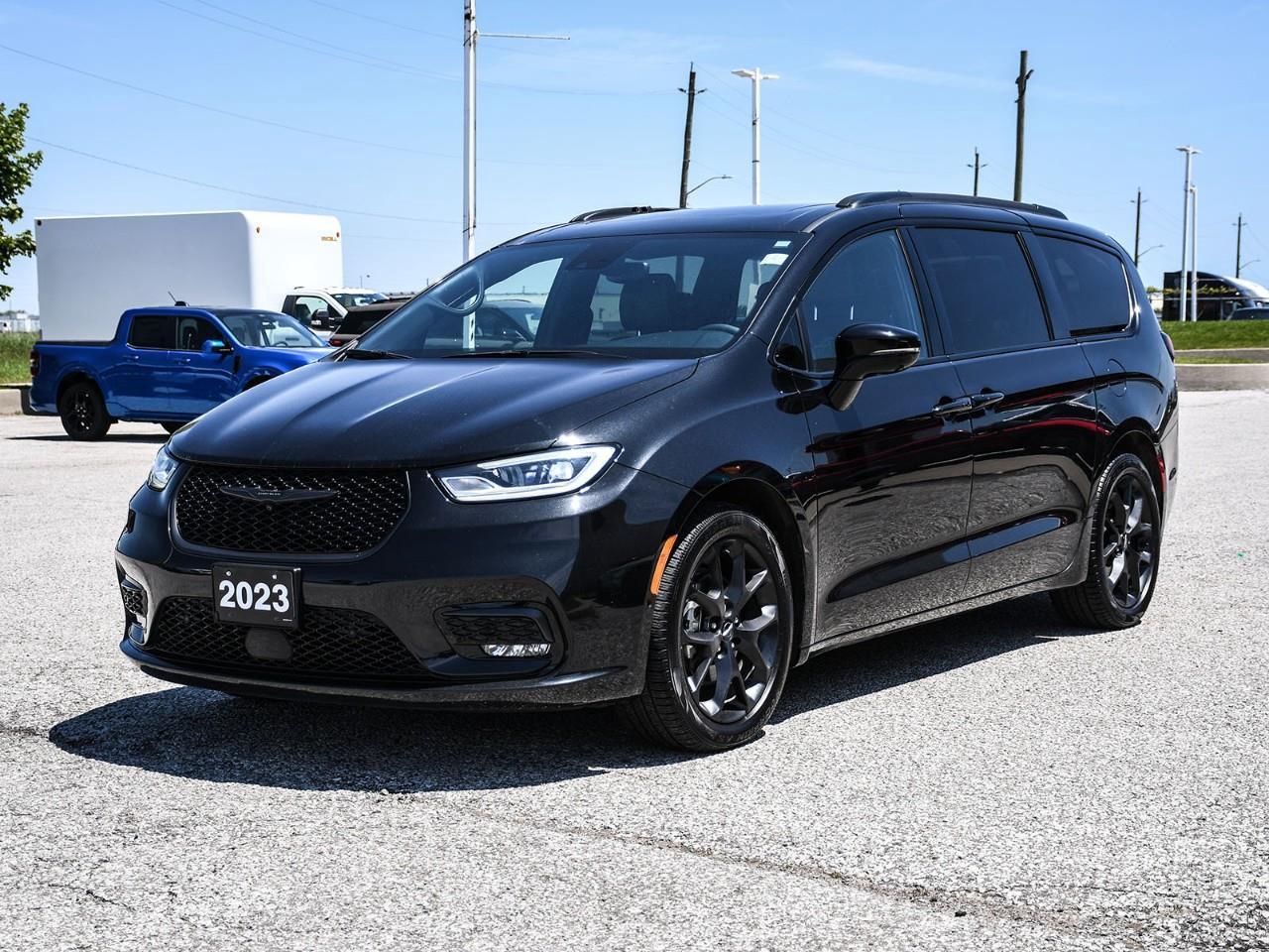 2023 Chrysler Pacifica Limited NAV | DVD | SUNROOF | HTD & COOLED SEATS Photo
