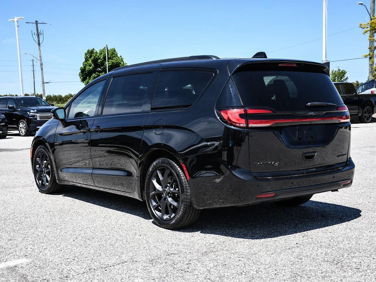 2023 Chrysler Pacifica Limited NAV | DVD | SUNROOF | HTD & COOLED SEATS Photo
