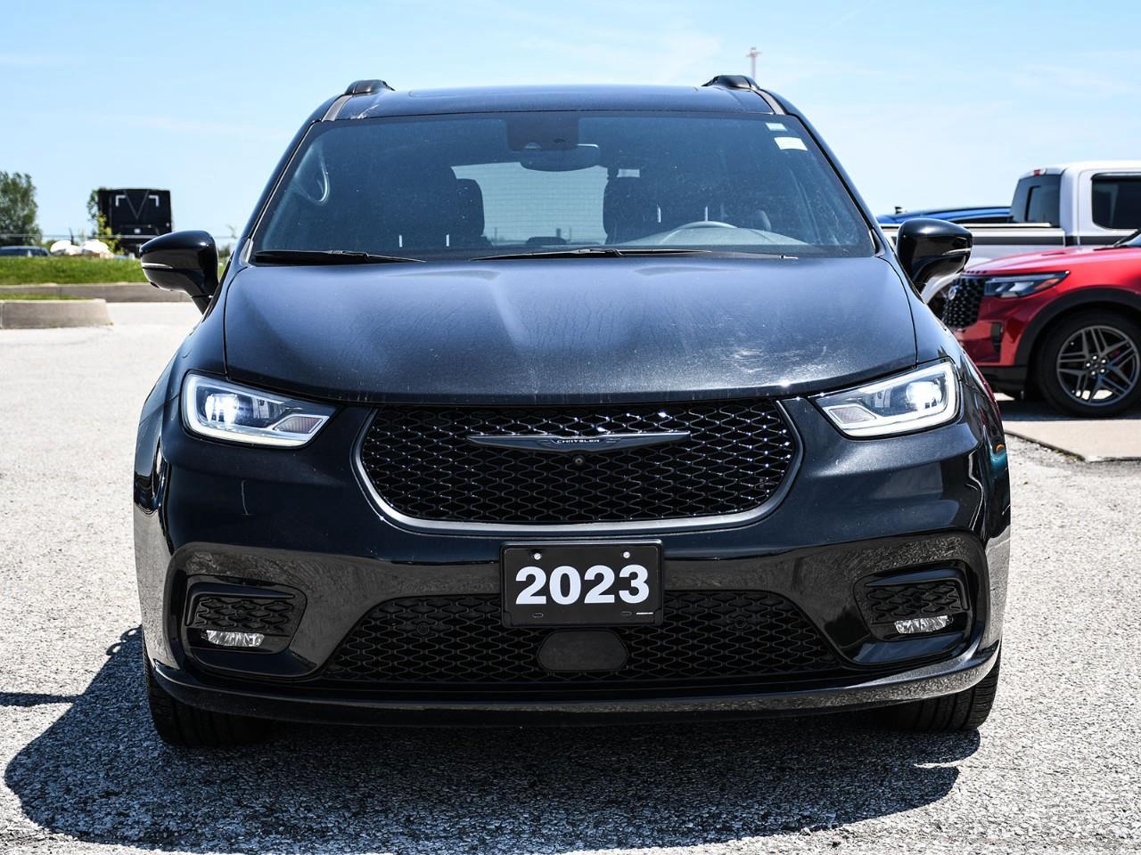 2023 Chrysler Pacifica Limited NAV | DVD | SUNROOF | HTD & COOLED SEATS Photo