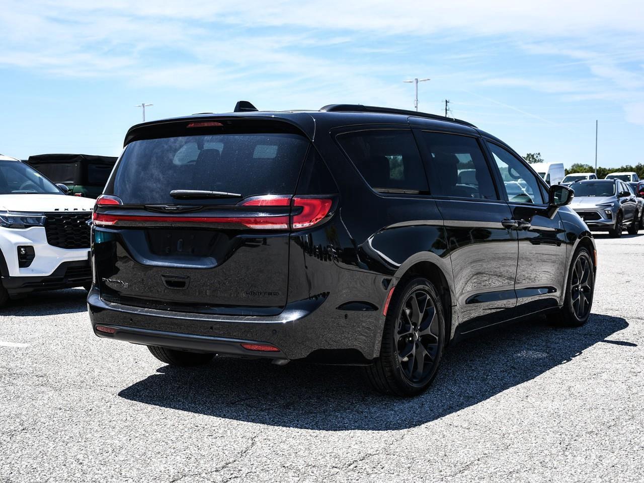 2023 Chrysler Pacifica Limited NAV | DVD | SUNROOF | HTD & COOLED SEATS Photo