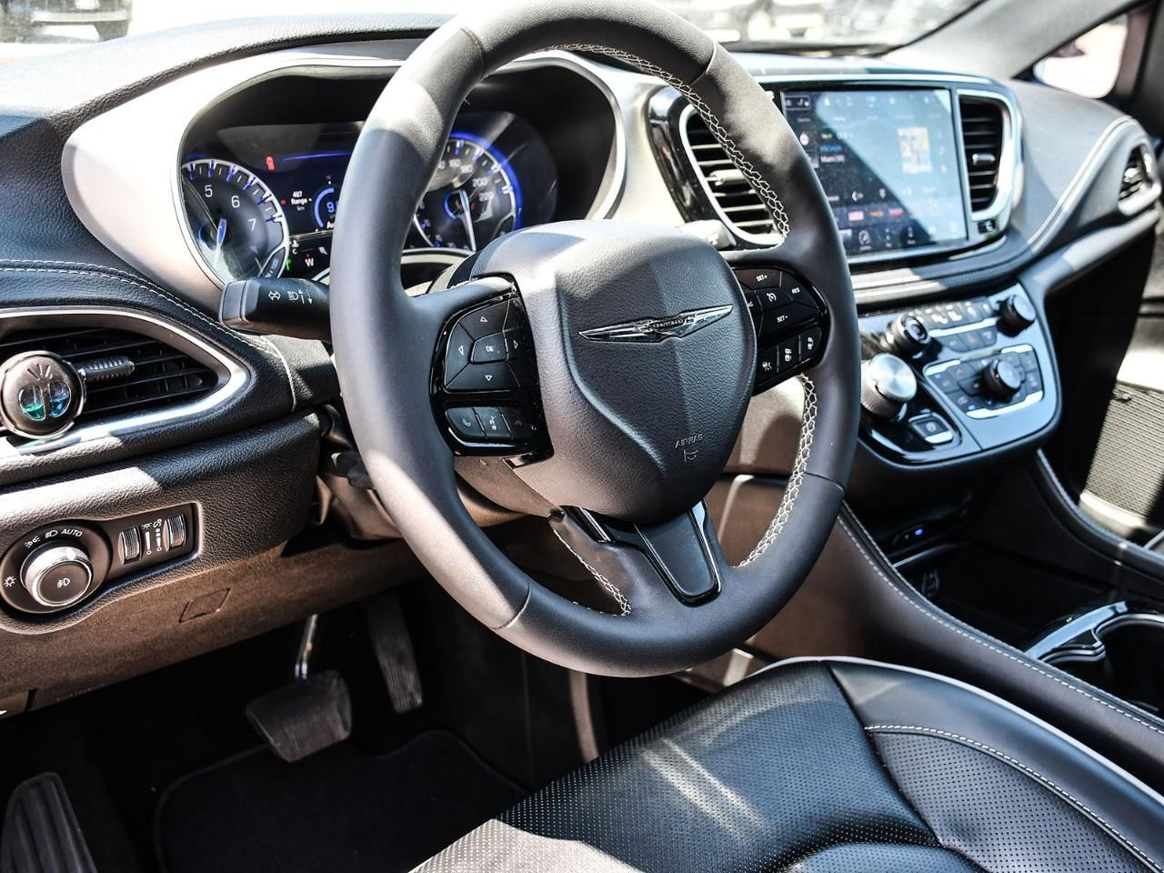 2023 Chrysler Pacifica Limited NAV | DVD | SUNROOF | HTD & COOLED SEATS Photo