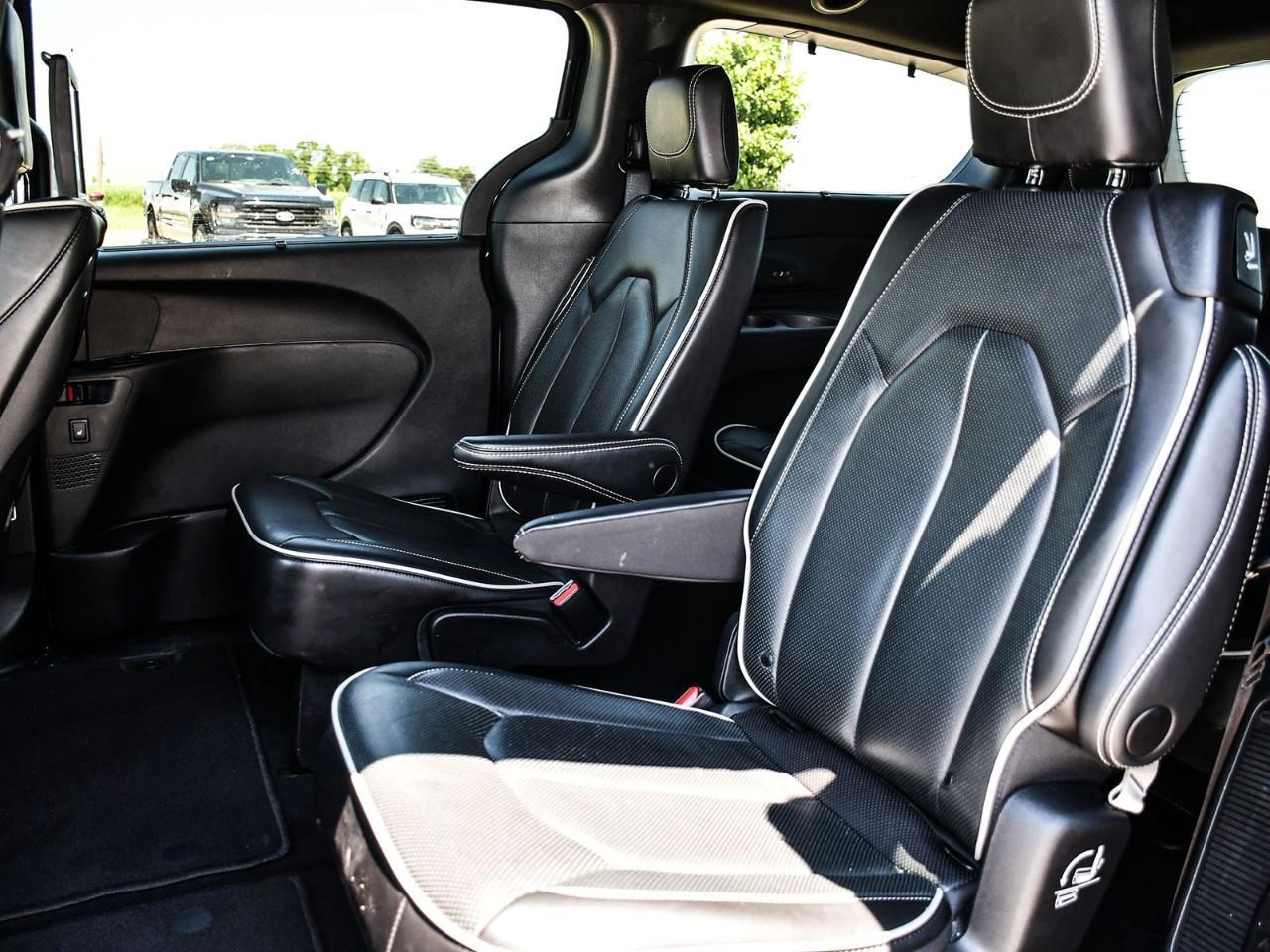 2023 Chrysler Pacifica Limited NAV | DVD | SUNROOF | HTD & COOLED SEATS Photo