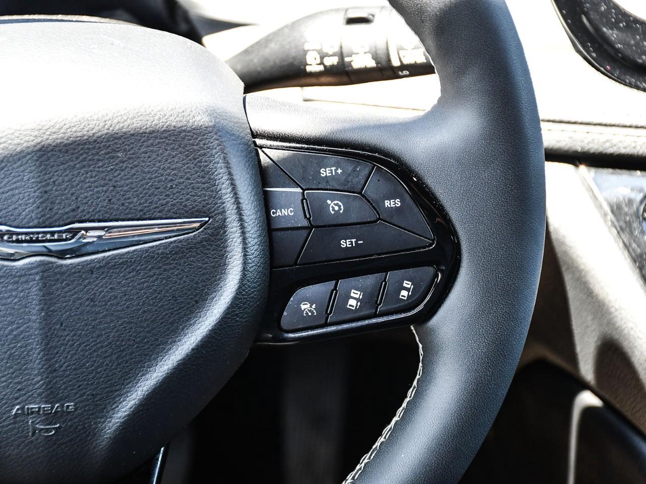 2023 Chrysler Pacifica Limited NAV | DVD | SUNROOF | HTD & COOLED SEATS Photo
