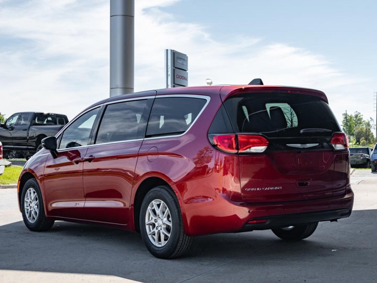 2027 Dodge Grand Caravan SXT Photo