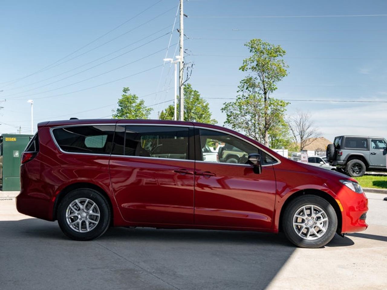 2027 Dodge Grand Caravan SXT Photo