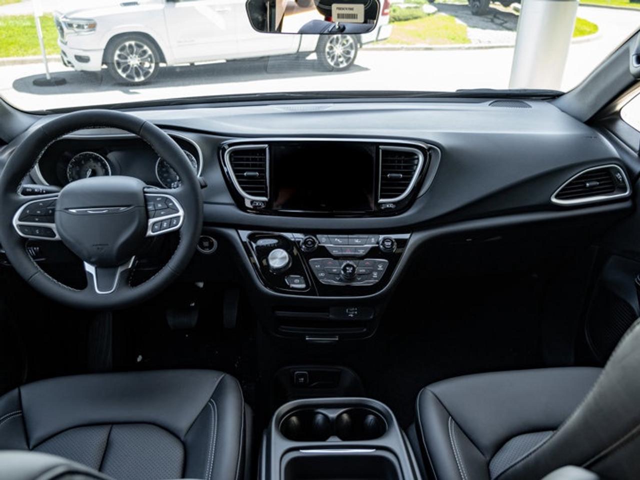 2027 Dodge Grand Caravan SXT Photo
