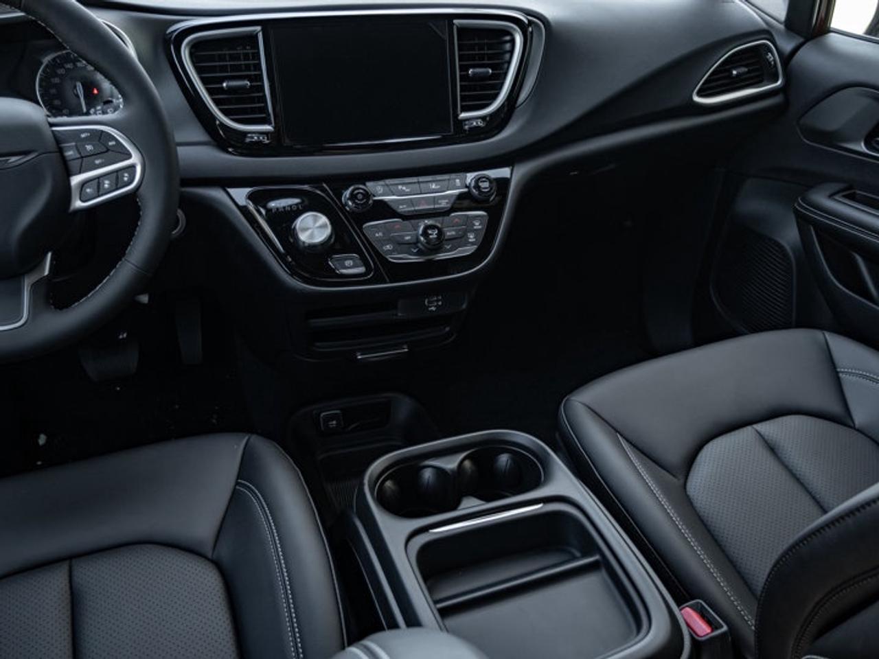 2027 Dodge Grand Caravan SXT Photo