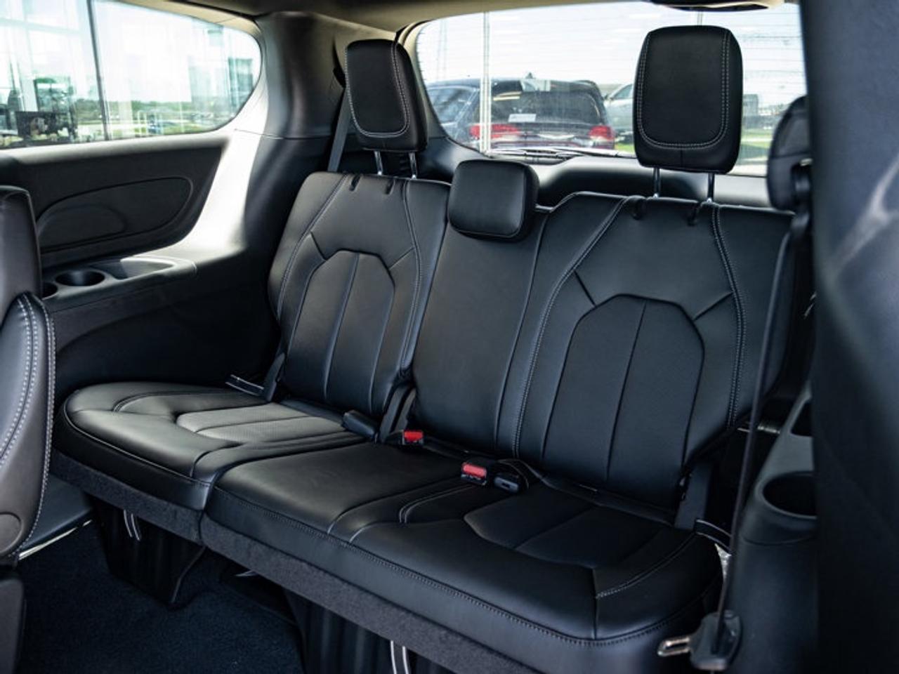 2027 Dodge Grand Caravan SXT Photo