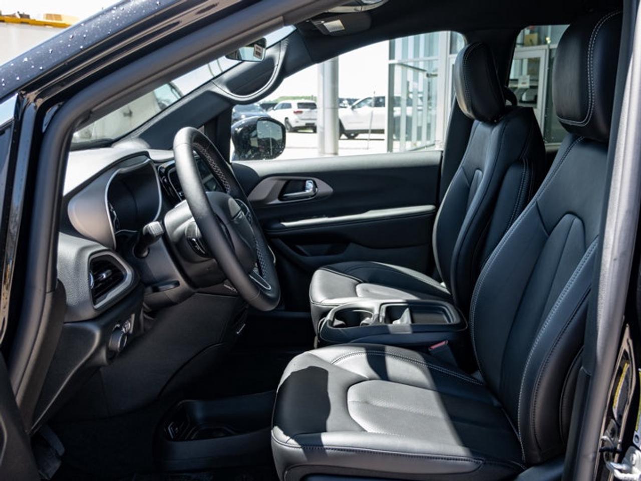 2027 Dodge Grand Caravan SXT Photo