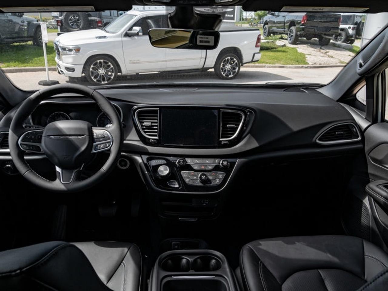 2027 Dodge Grand Caravan SXT Photo