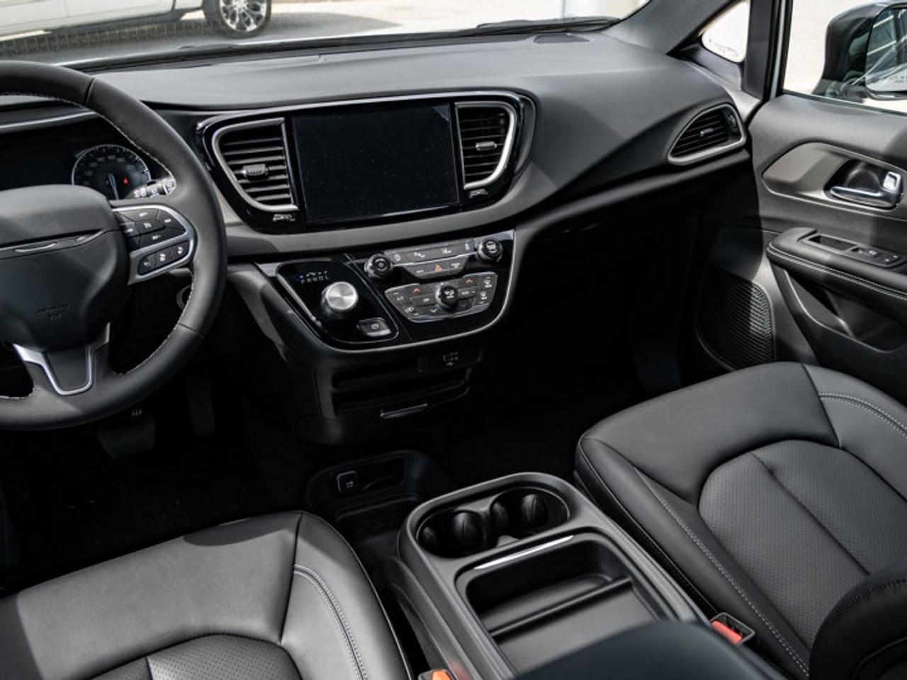 2027 Dodge Grand Caravan SXT Photo