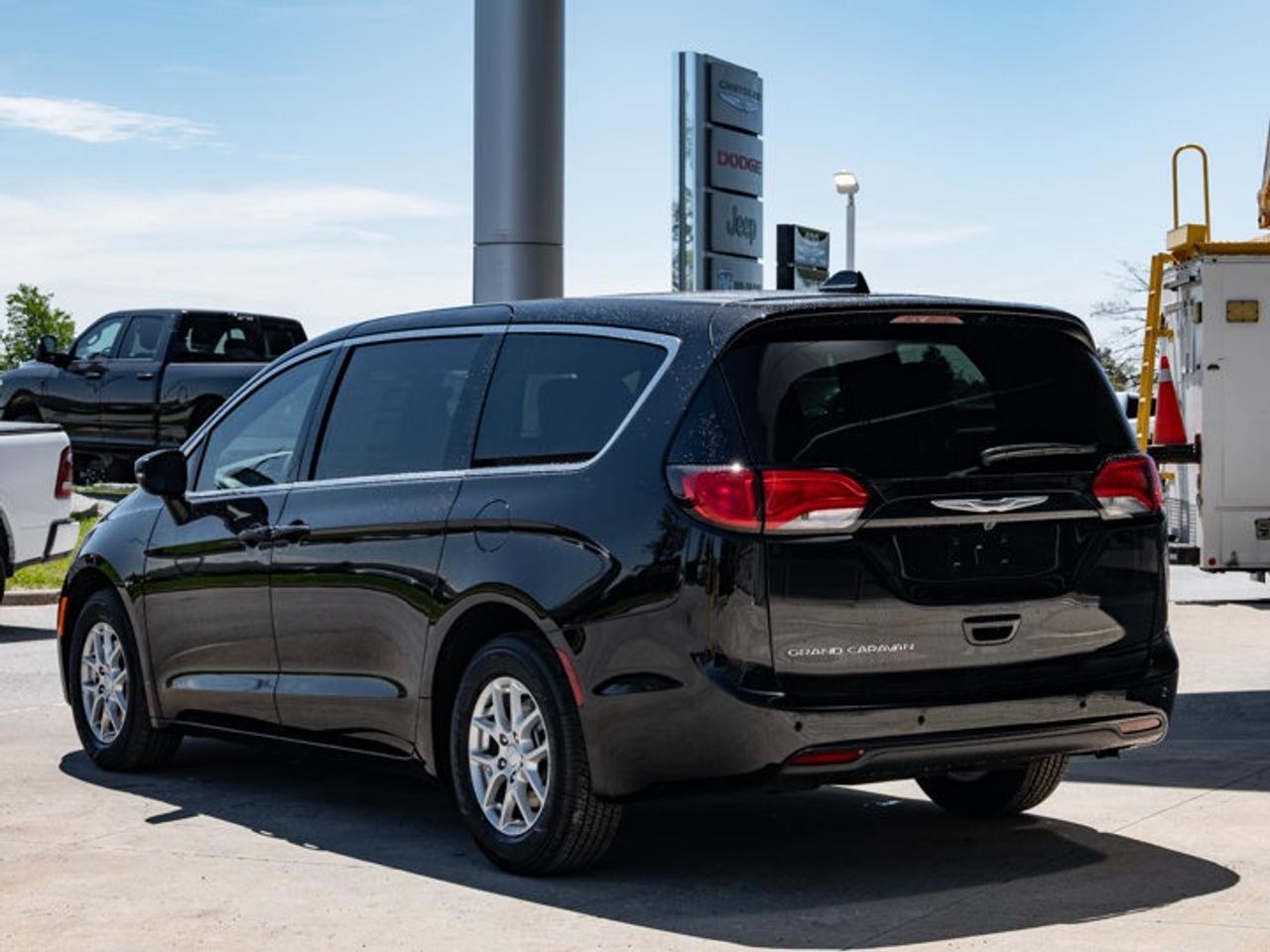 2027 Dodge Grand Caravan SXT Photo