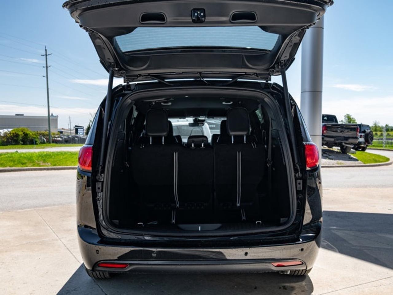 2027 Dodge Grand Caravan SXT Photo