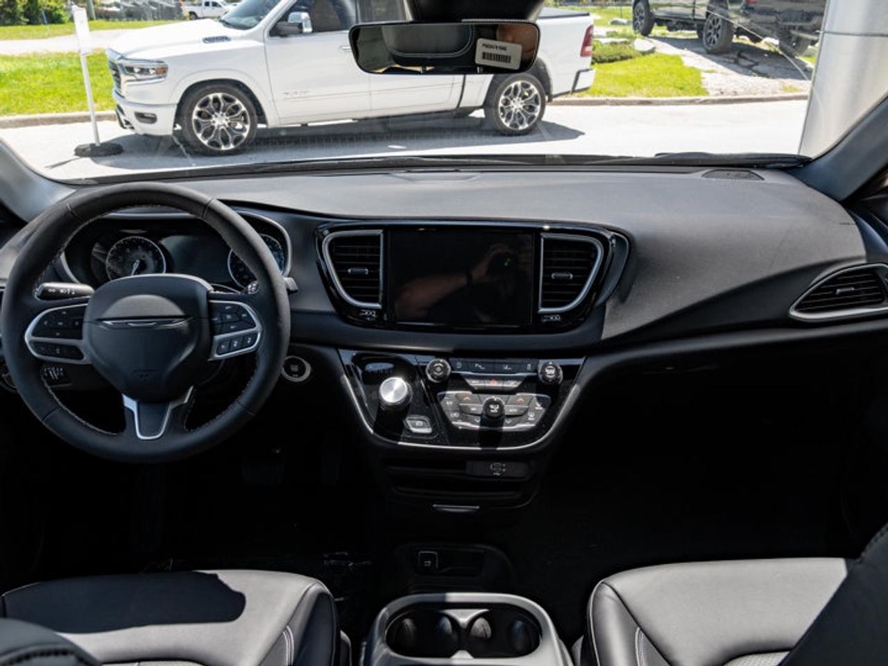 2027 Dodge Grand Caravan SXT Photo
