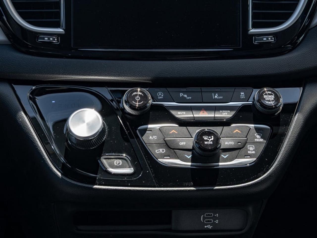 2027 Dodge Grand Caravan SXT Photo