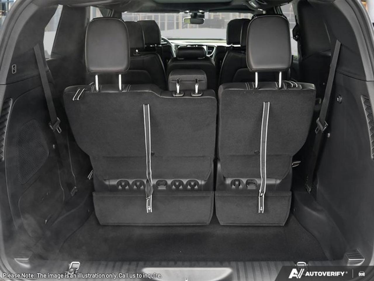 2027 Chrysler Pacifica Select Photo